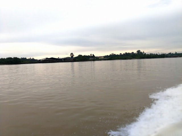 https://mdw-travel-data-us-east-1.s3.amazonaws.com/img/country/Malaysia/Bawang-Assan-Iban-Longhouse/img_01.jpg