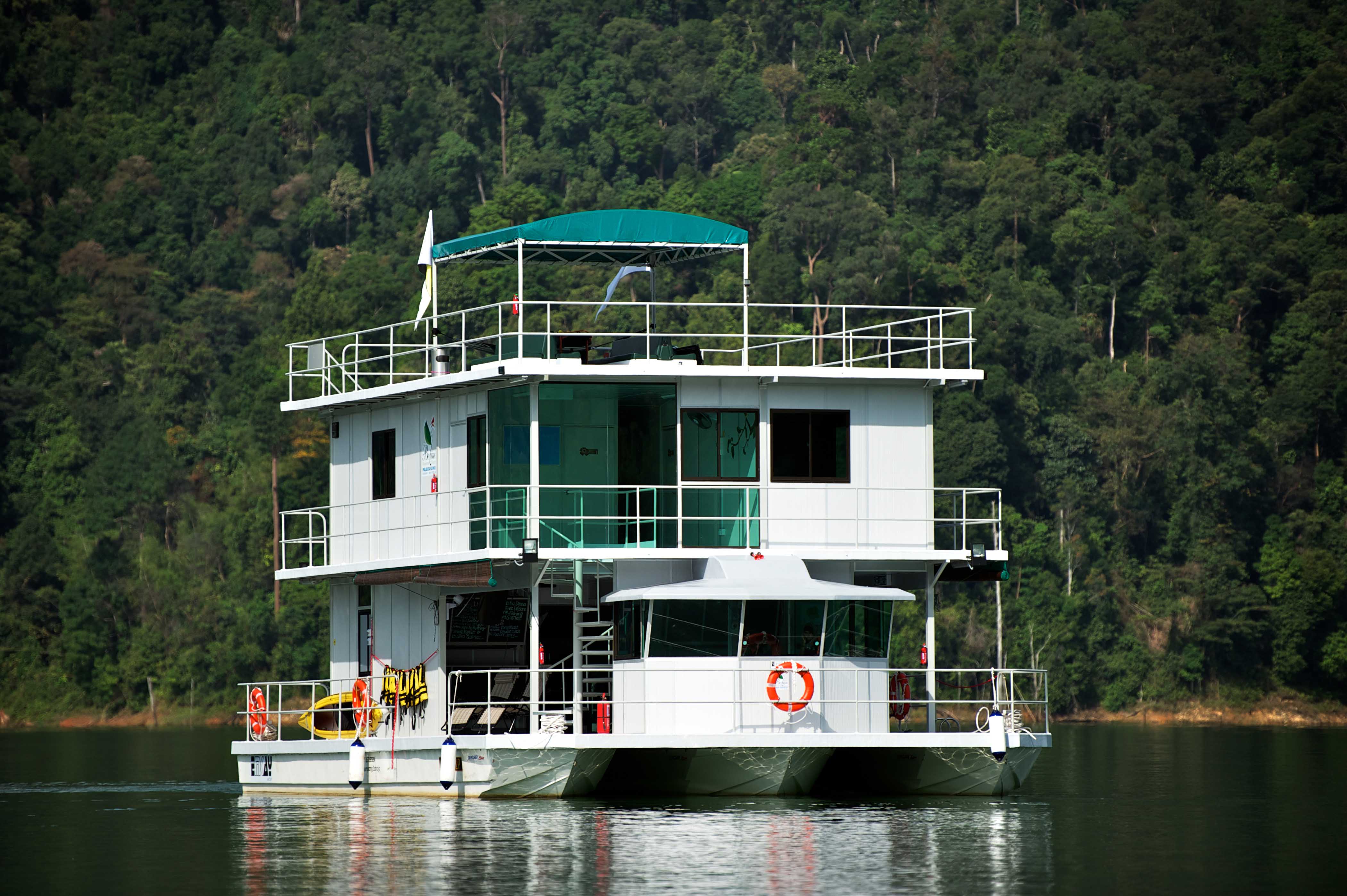 https://mdw-travel-data-us-east-1.s3.amazonaws.com/img/country/Malaysia/Belum-Rainforest-Resort/img_03.jpg