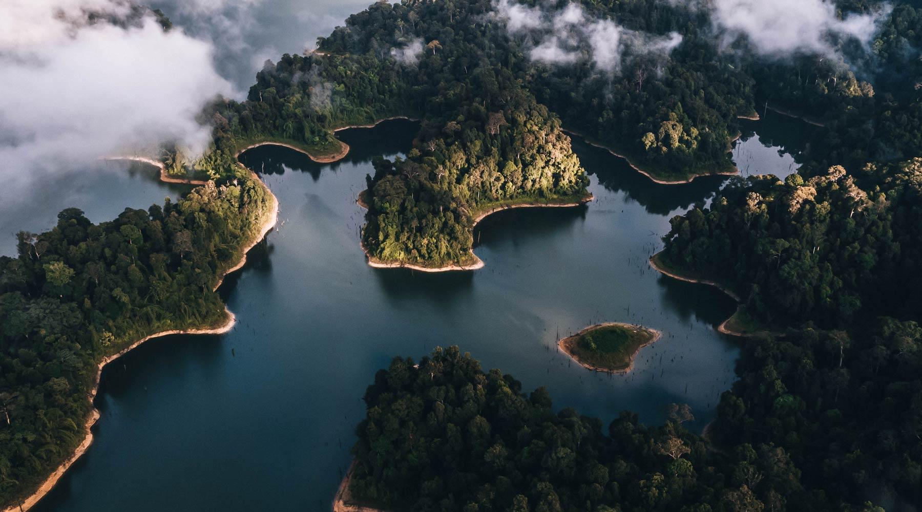 https://mdw-travel-data-us-east-1.s3.amazonaws.com/img/country/Malaysia/Belum-Rainforest/img_03.jpg