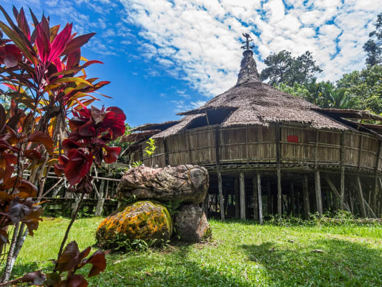https://mdw-travel-data-us-east-1.s3.amazonaws.com/img/country/Malaysia/Bidayuh-Longhouses/img_00.jpg