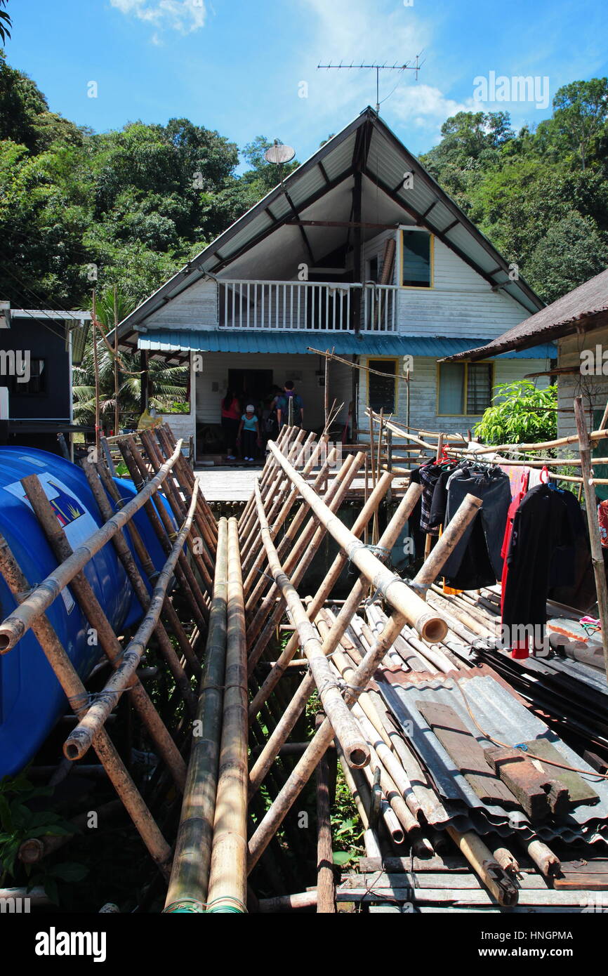 https://mdw-travel-data-us-east-1.s3.amazonaws.com/img/country/Malaysia/Bidayuh-Longhouses/img_04.jpg