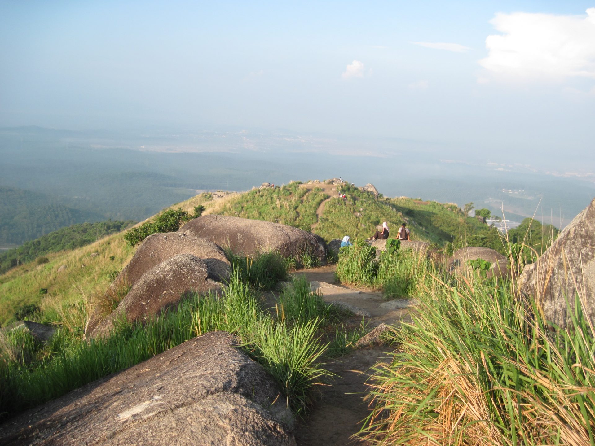 https://mdw-travel-data-us-east-1.s3.amazonaws.com/img/country/Malaysia/Bukit-Broga/img_01.jpg