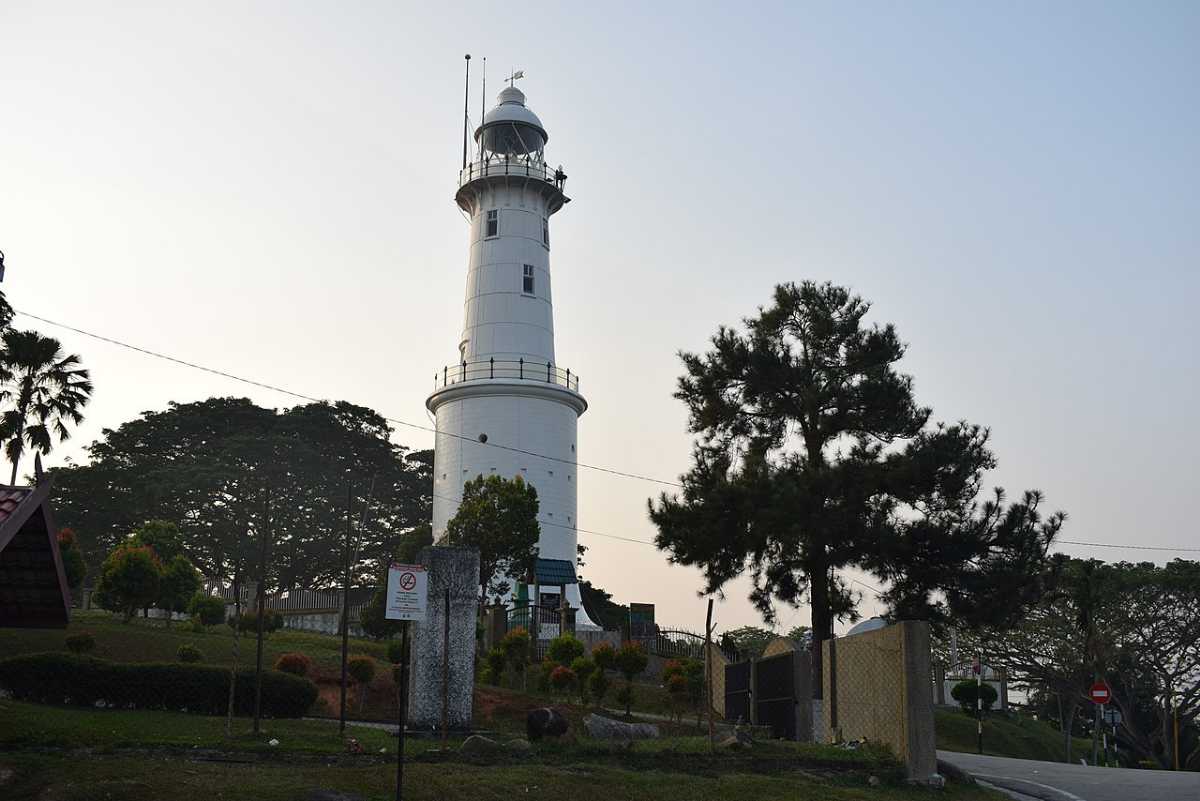 https://mdw-travel-data-us-east-1.s3.amazonaws.com/img/country/Malaysia/Bukit-Melawati/img_01.jpg