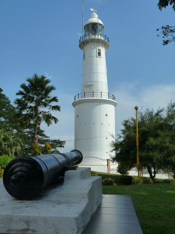 https://mdw-travel-data-us-east-1.s3.amazonaws.com/img/country/Malaysia/Bukit-Melawati/img_02.jpg