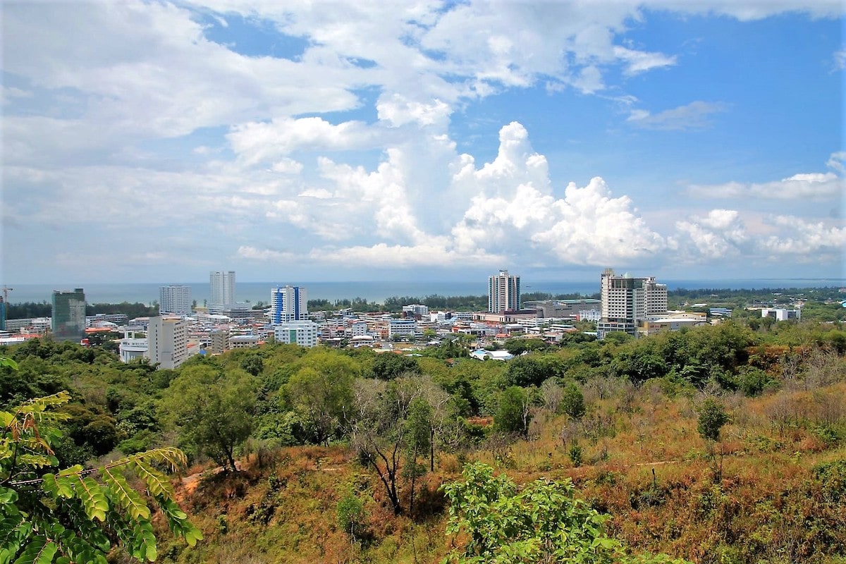 https://mdw-travel-data-us-east-1.s3.amazonaws.com/img/country/Malaysia/Canada-Hill/img_00.jpg