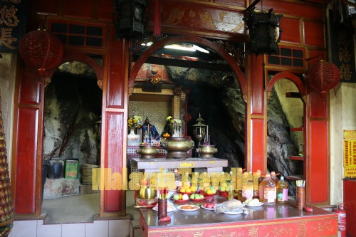 https://mdw-travel-data-us-east-1.s3.amazonaws.com/img/country/Malaysia/Centipede-Temple/img_01.jpg