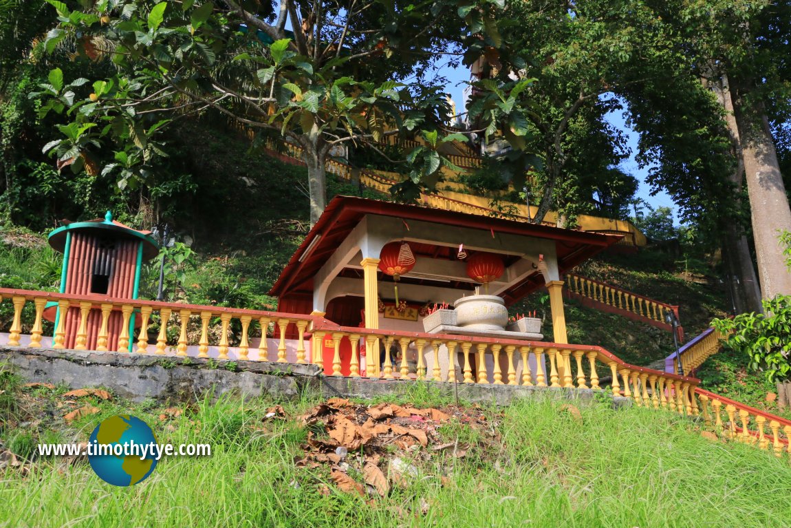 https://mdw-travel-data-us-east-1.s3.amazonaws.com/img/country/Malaysia/Centipede-Temple/img_02.jpg