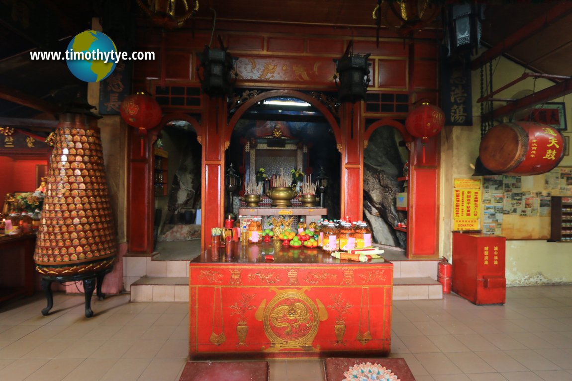 https://mdw-travel-data-us-east-1.s3.amazonaws.com/img/country/Malaysia/Centipede-Temple/img_03.jpg