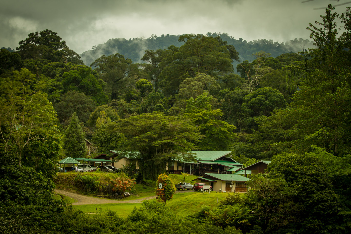https://mdw-travel-data-us-east-1.s3.amazonaws.com/img/country/Malaysia/Danum-Valley-Conservation-Area/img_03.jpg