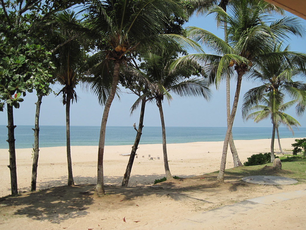 https://mdw-travel-data-us-east-1.s3.amazonaws.com/img/country/Malaysia/Desaru-Beach/img_02.jpg
