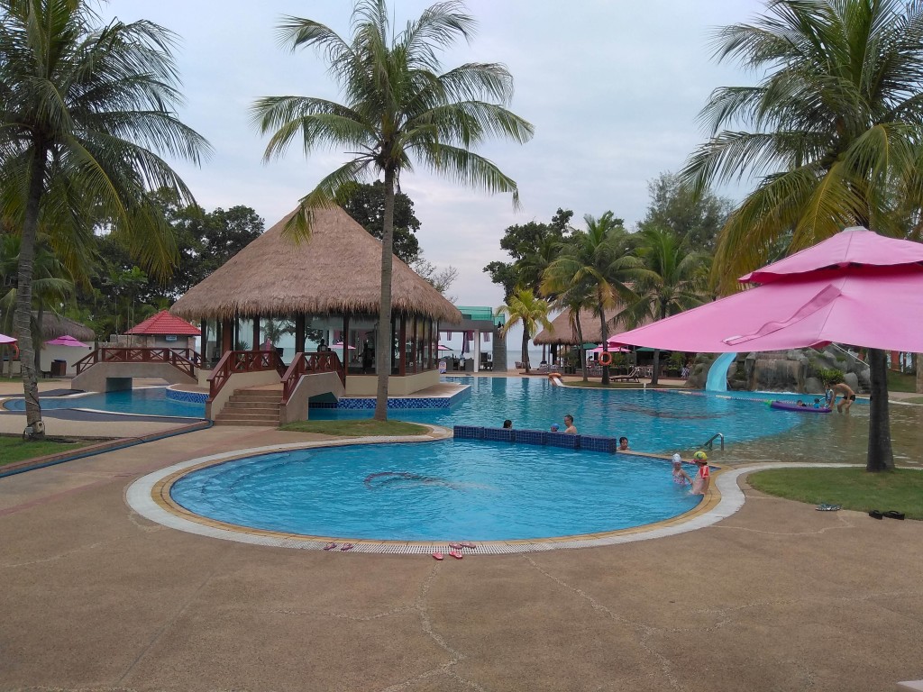 https://mdw-travel-data-us-east-1.s3.amazonaws.com/img/country/Malaysia/Desaru-Beach/img_04.jpg