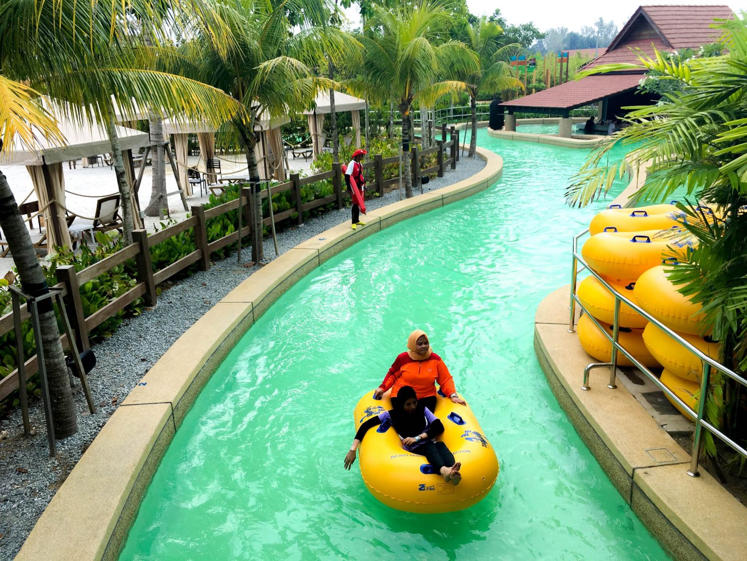 https://mdw-travel-data-us-east-1.s3.amazonaws.com/img/country/Malaysia/Desaru-Coast-Adventure-Waterpark/img_00.jpg