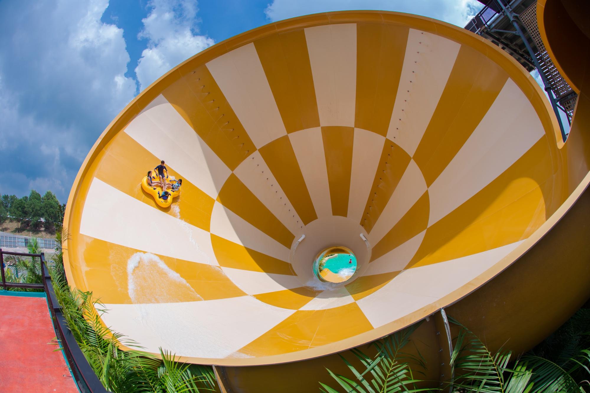 https://mdw-travel-data-us-east-1.s3.amazonaws.com/img/country/Malaysia/Desaru-Coast-Adventure-Waterpark/img_03.jpg