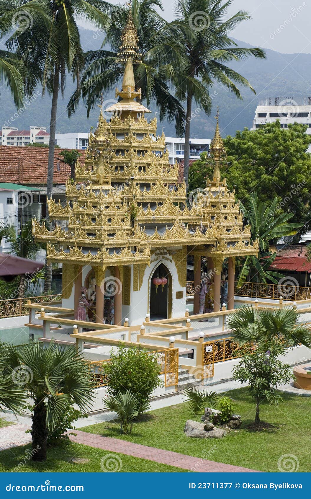 https://mdw-travel-data-us-east-1.s3.amazonaws.com/img/country/Malaysia/Dharmikarama-Burmese-Temple/img_02.jpg