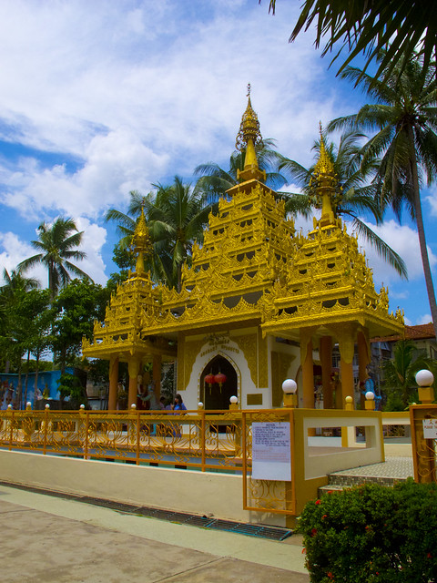 https://mdw-travel-data-us-east-1.s3.amazonaws.com/img/country/Malaysia/Dharmikarama-Burmese-Temple/img_03.jpg