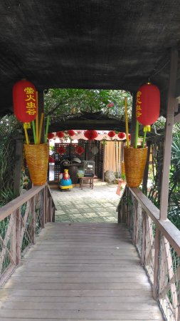 https://mdw-travel-data-us-east-1.s3.amazonaws.com/img/country/Malaysia/Firefly-Valley-Leisure-Park/img_02.jpg