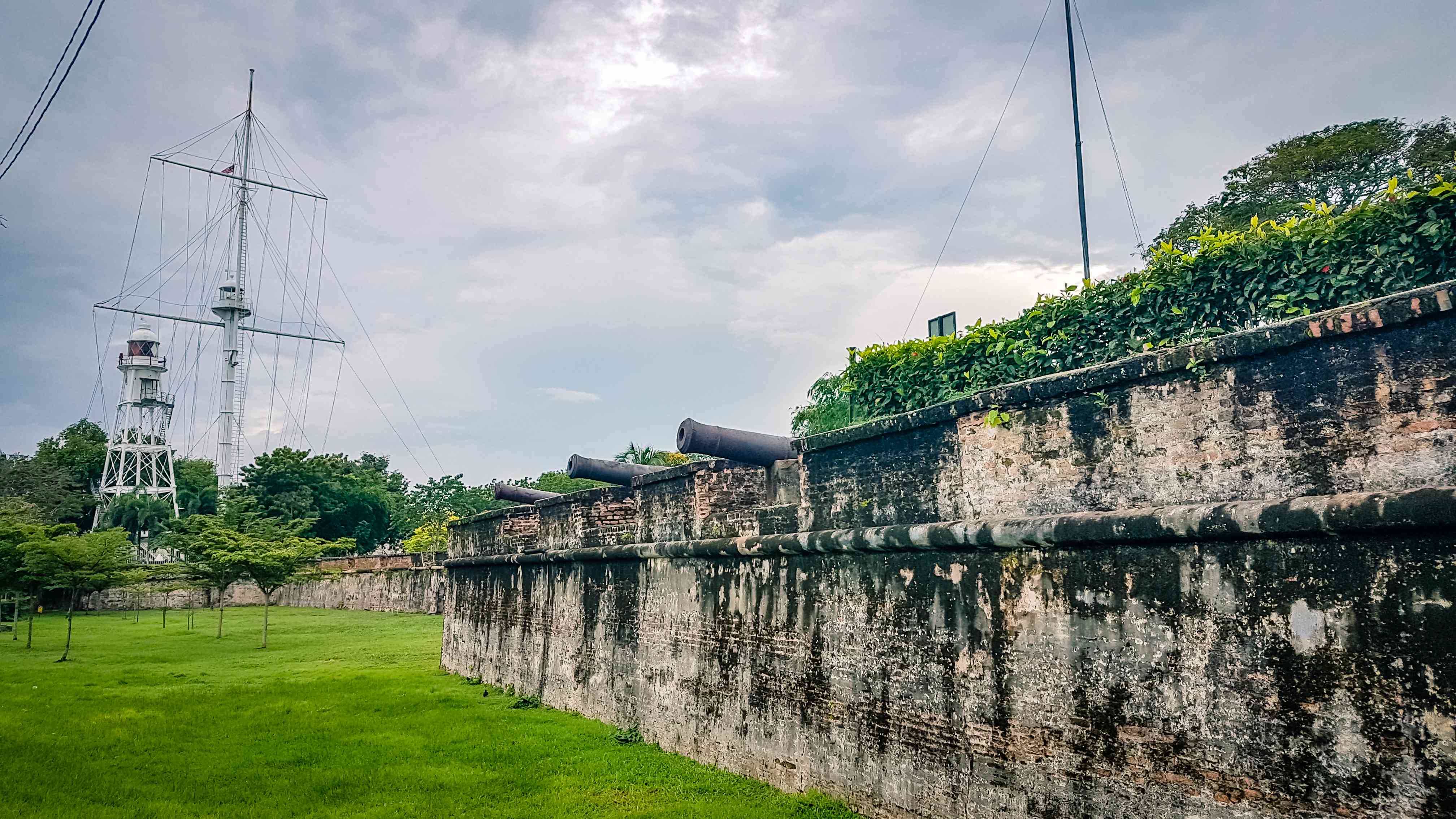 https://mdw-travel-data-us-east-1.s3.amazonaws.com/img/country/Malaysia/Fort-Cornwallis/img_03.jpg