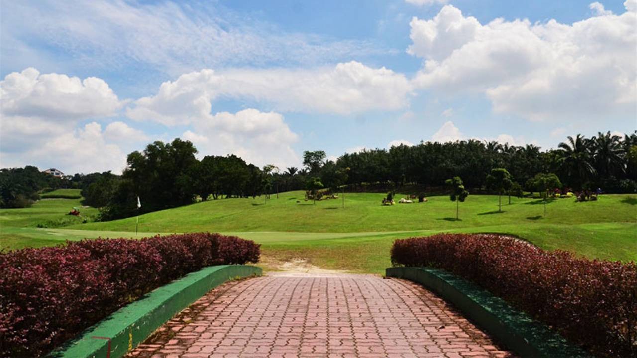 https://mdw-travel-data-us-east-1.s3.amazonaws.com/img/country/Malaysia/Glenmarie-Golf-and-Country-Club/img_03.jpg