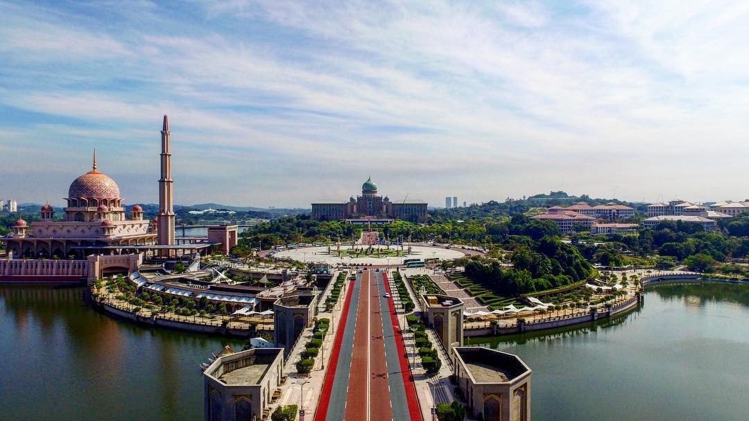 https://mdw-travel-data-us-east-1.s3.amazonaws.com/img/country/Malaysia/Golden-Anniversary-Bridge/img_01.jpg