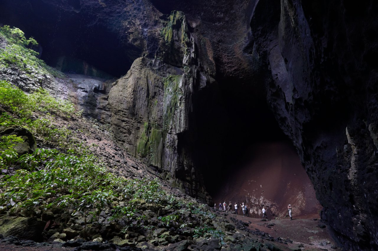 https://mdw-travel-data-us-east-1.s3.amazonaws.com/img/country/Malaysia/Gomantong-Caves/img_03.jpg