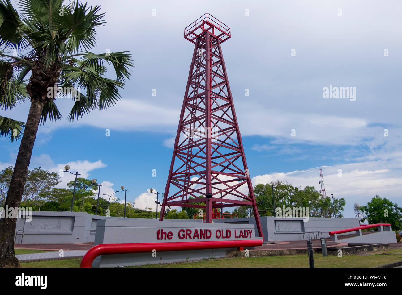 https://mdw-travel-data-us-east-1.s3.amazonaws.com/img/country/Malaysia/Grand-Old-Lady-and-Petroleum-Science-Museum/img_01.jpg