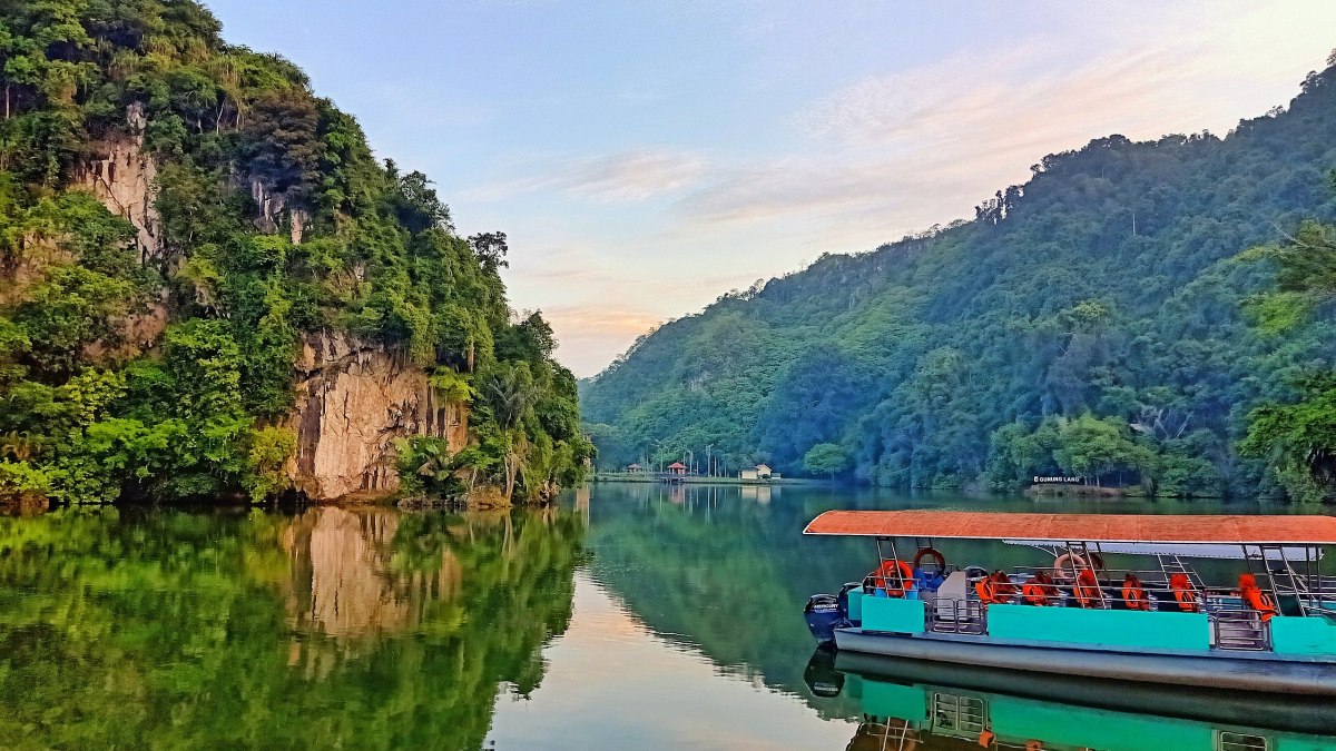 https://mdw-travel-data-us-east-1.s3.amazonaws.com/img/country/Malaysia/Gunung-Lang-Recreational-Park/img_01.jpg