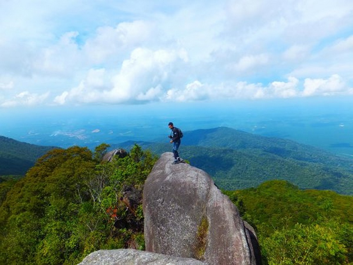 https://mdw-travel-data-us-east-1.s3.amazonaws.com/img/country/Malaysia/Gunung-Ledang-National-Park/img_00.jpg