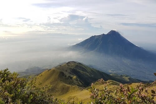 https://mdw-travel-data-us-east-1.s3.amazonaws.com/img/country/Malaysia/Gunung-Ledang-National-Park/img_02.jpg