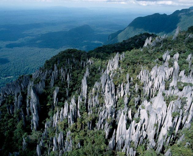 https://mdw-travel-data-us-east-1.s3.amazonaws.com/img/country/Malaysia/Gunung-Mulu-National-Park/img_02.jpg