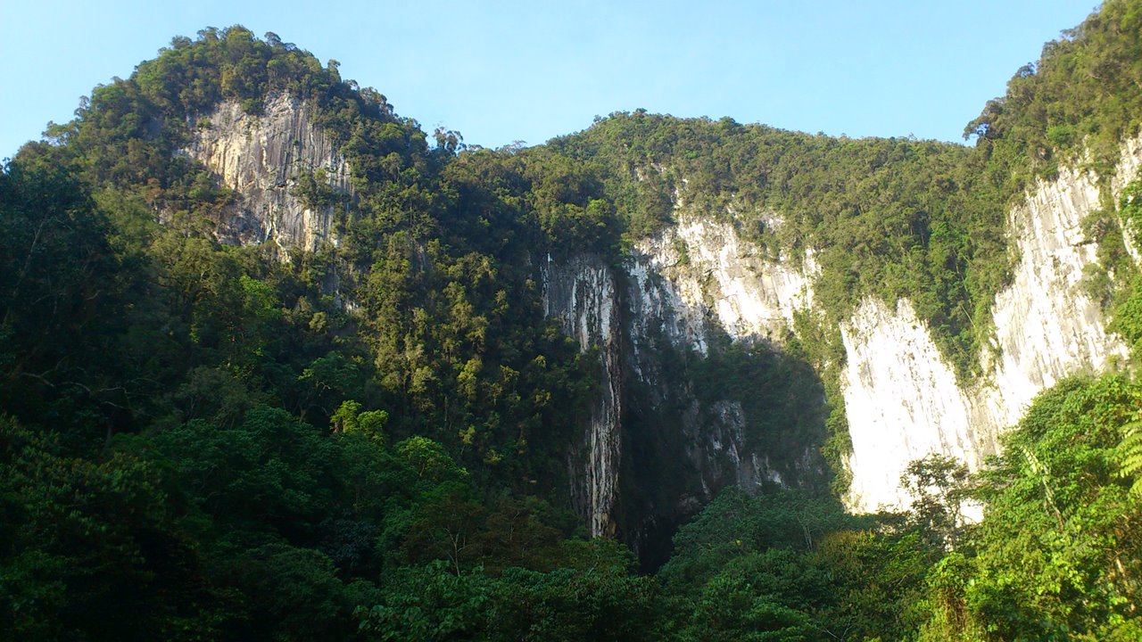 https://mdw-travel-data-us-east-1.s3.amazonaws.com/img/country/Malaysia/Gunung-Mulu-National-Park/img_03.jpg