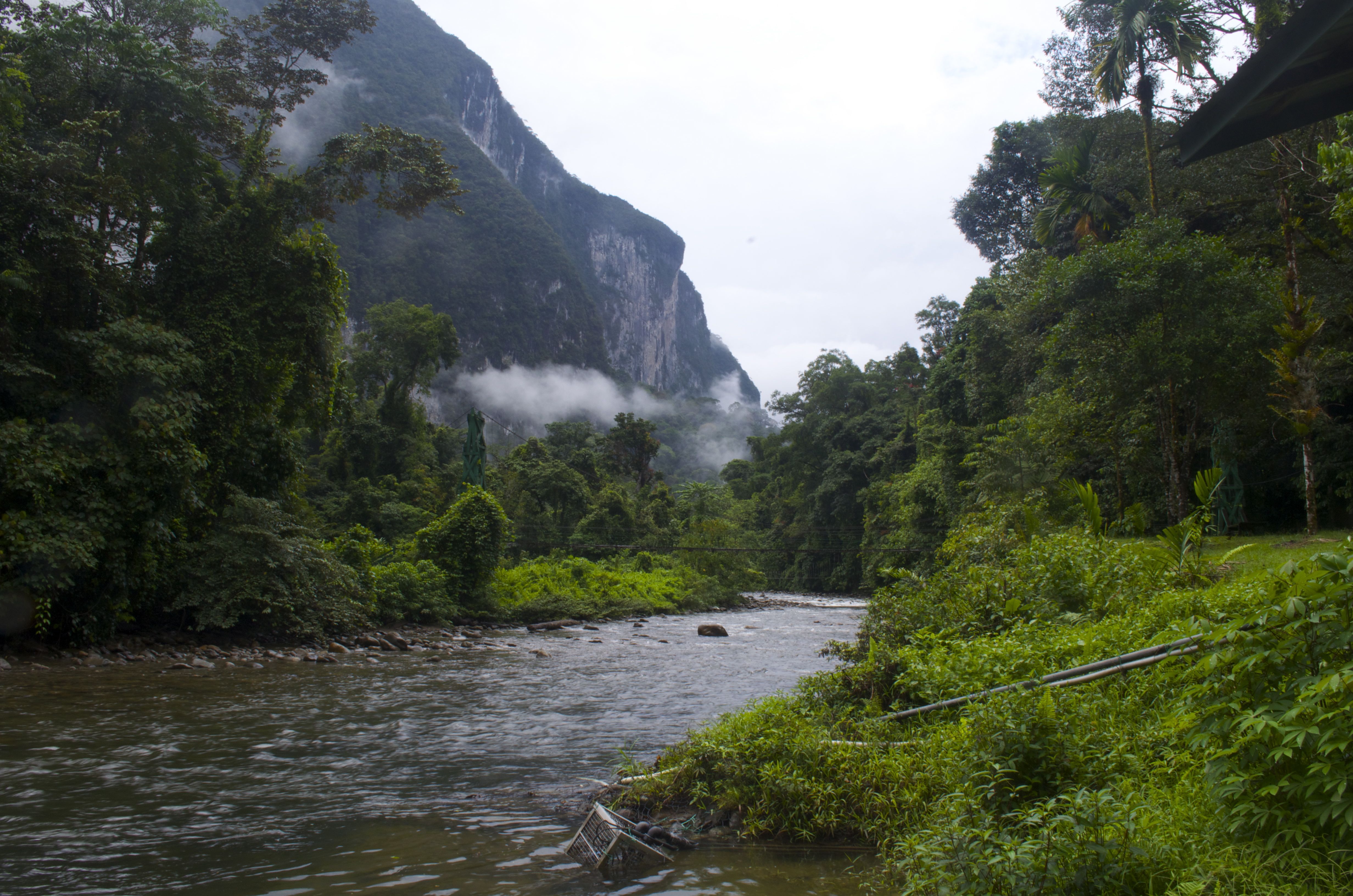 https://mdw-travel-data-us-east-1.s3.amazonaws.com/img/country/Malaysia/Gunung-Mulu-National-Park/img_04.jpg