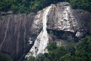 https://mdw-travel-data-us-east-1.s3.amazonaws.com/img/country/Malaysia/Gunung-Stong-State-Park/img_00.jpg
