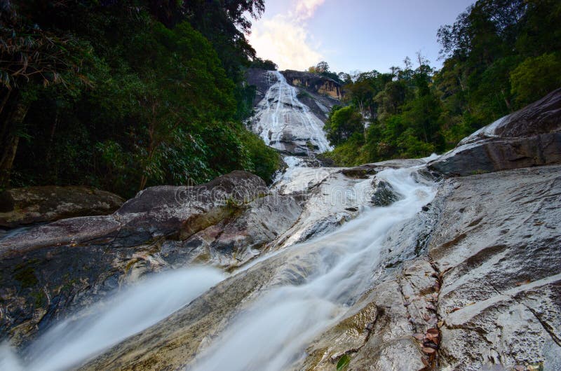 https://mdw-travel-data-us-east-1.s3.amazonaws.com/img/country/Malaysia/Gunung-Stong-State-Park/img_01.jpg