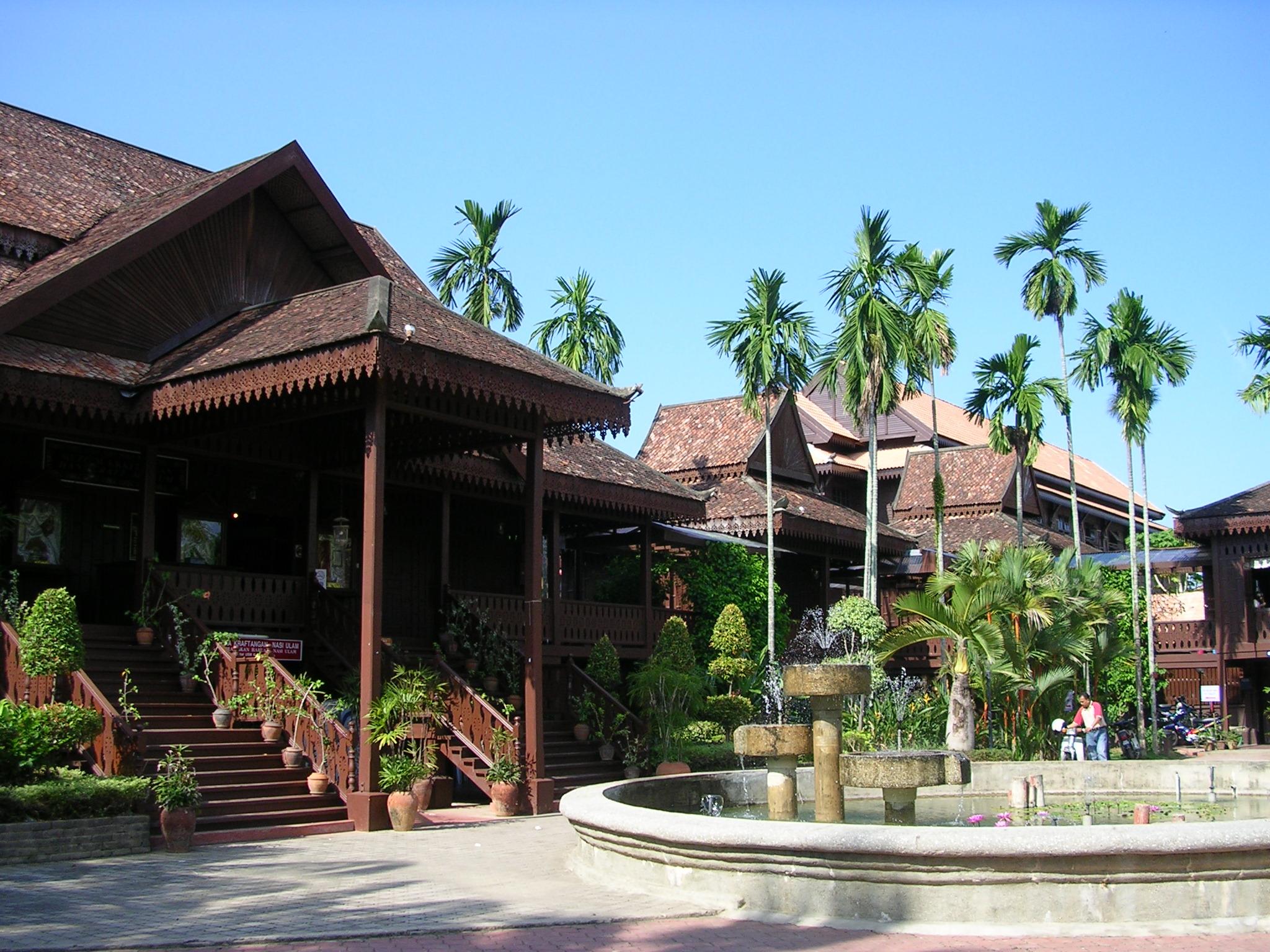 https://mdw-travel-data-us-east-1.s3.amazonaws.com/img/country/Malaysia/Handicraft-Village-and-Craft-Museum/img_00.jpg