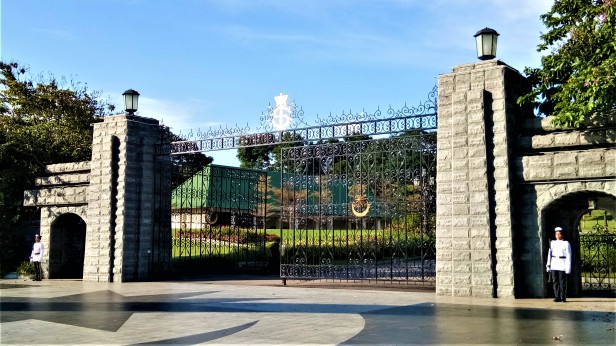 https://mdw-travel-data-us-east-1.s3.amazonaws.com/img/country/Malaysia/Istana-Bukit-Serene/img_02.jpg