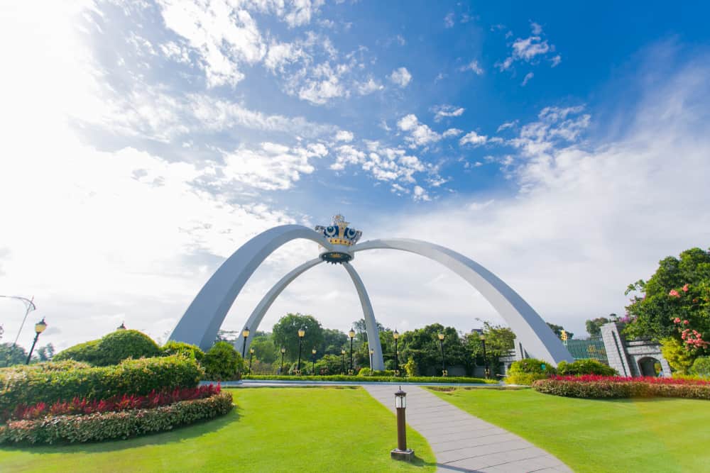 https://mdw-travel-data-us-east-1.s3.amazonaws.com/img/country/Malaysia/Istana-Bukit-Serene/img_03.jpg