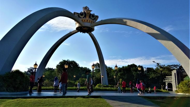 https://mdw-travel-data-us-east-1.s3.amazonaws.com/img/country/Malaysia/Istana-Bukit-Serene/img_04.jpg