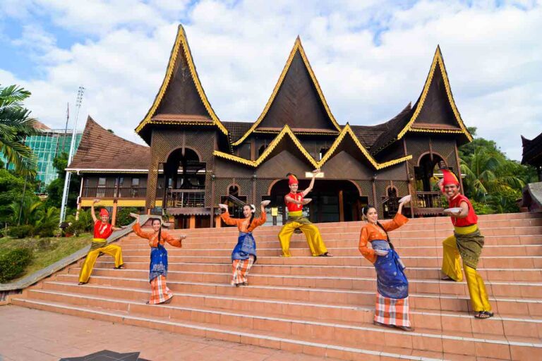 https://mdw-travel-data-us-east-1.s3.amazonaws.com/img/country/Malaysia/JUZT-ICE-LHDN-Seremban/img_02.jpg