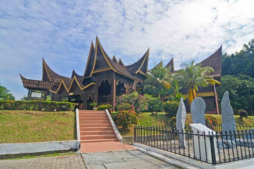 https://mdw-travel-data-us-east-1.s3.amazonaws.com/img/country/Malaysia/JUZT-ICE-LHDN-Seremban/img_03.jpg