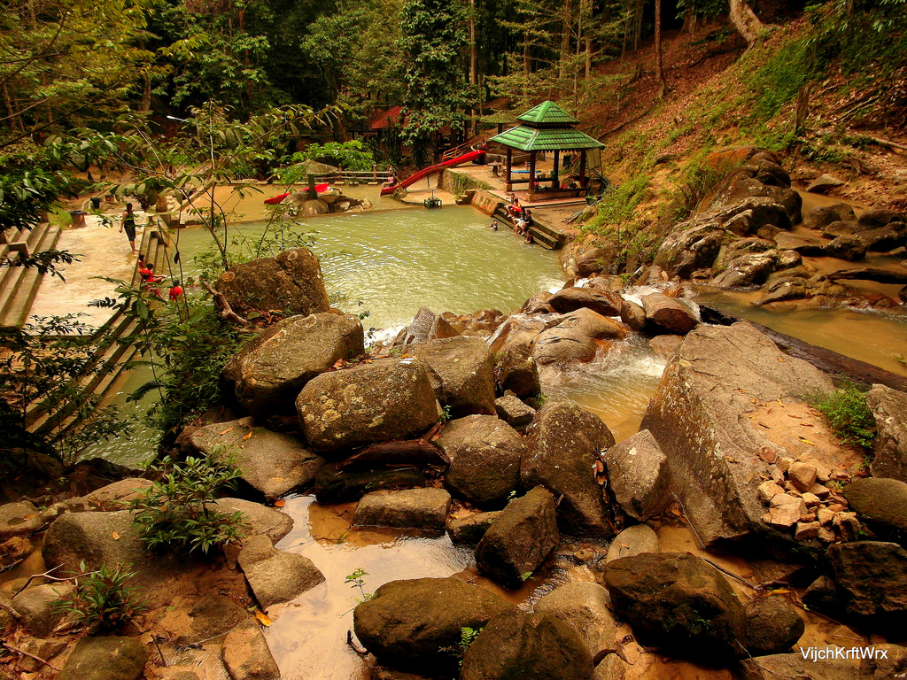 https://mdw-travel-data-us-east-1.s3.amazonaws.com/img/country/Malaysia/Jeram-Toi-Waterfalls/img_00.jpg