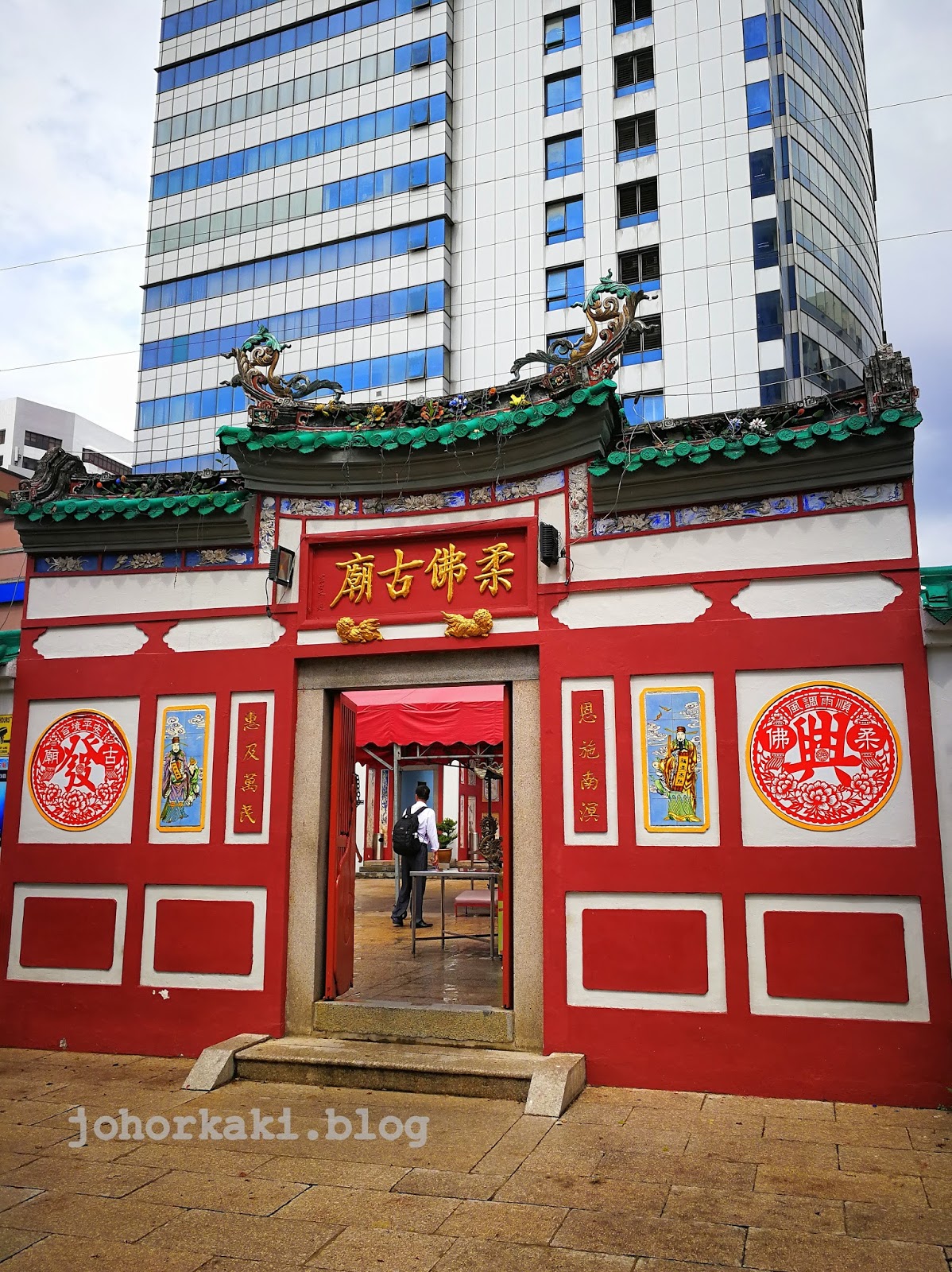 https://mdw-travel-data-us-east-1.s3.amazonaws.com/img/country/Malaysia/Johor-Bahru-Old-Chinese-Temple/img_00.jpg