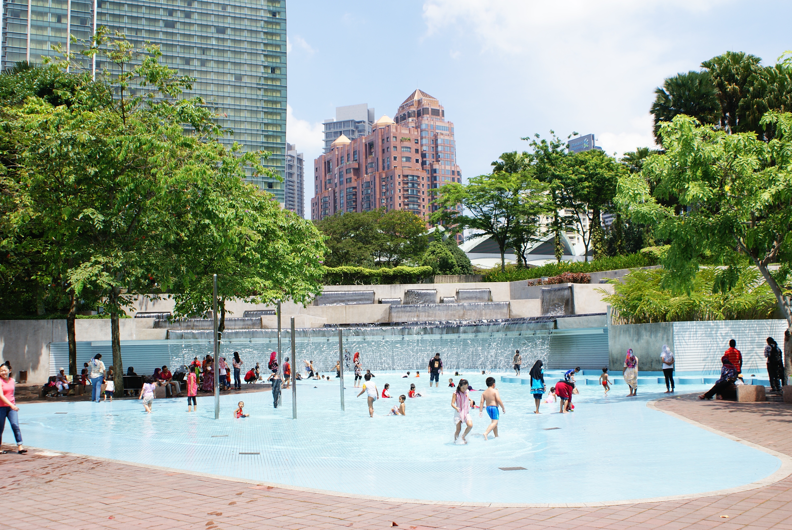 https://mdw-travel-data-us-east-1.s3.amazonaws.com/img/country/Malaysia/KLCC-Park/img_03.jpg
