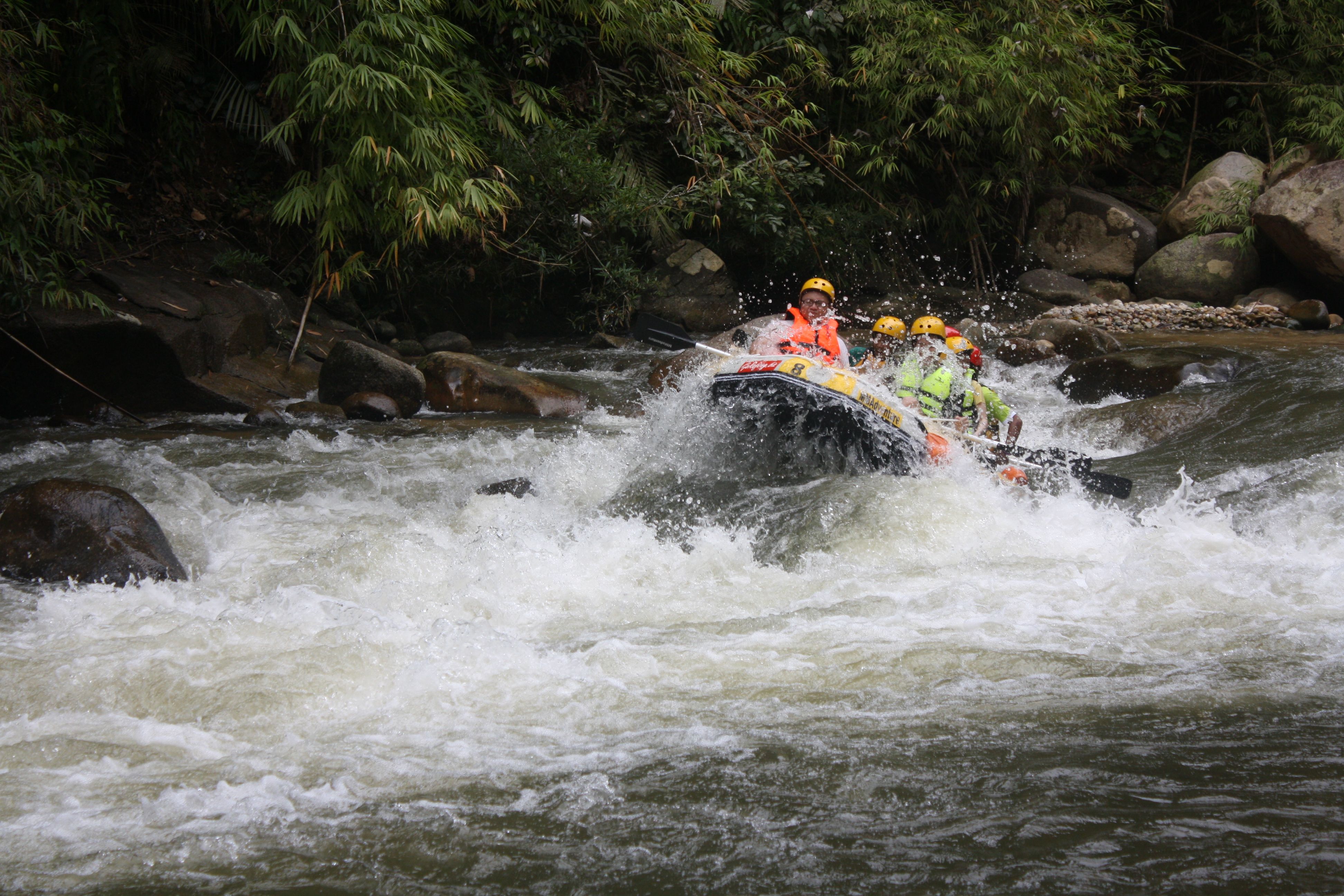 https://mdw-travel-data-us-east-1.s3.amazonaws.com/img/country/Malaysia/Kampar-White-Water-Rafting/img_02.jpg