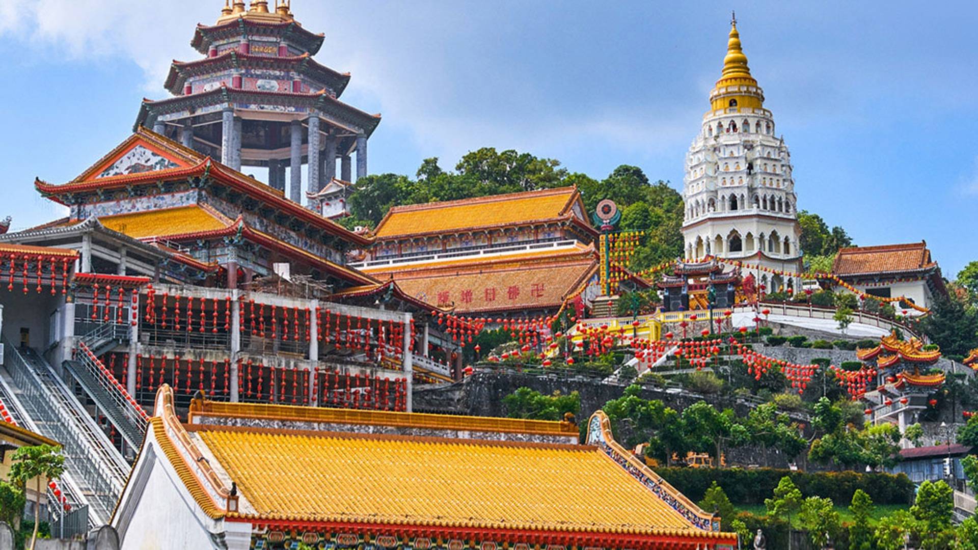 https://mdw-travel-data-us-east-1.s3.amazonaws.com/img/country/Malaysia/Kek-Lok-Si-Temple/img_01.jpg
