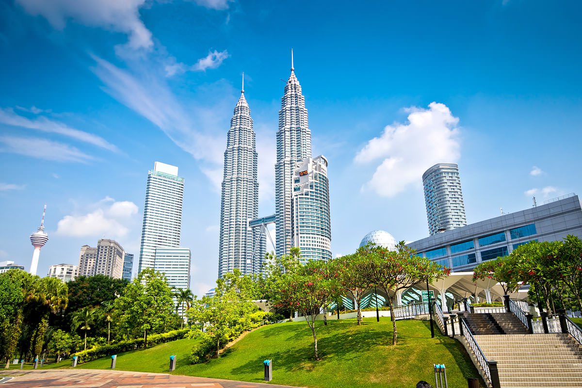 https://mdw-travel-data-us-east-1.s3.amazonaws.com/img/country/Malaysia/Kompleks-Negeri/img_01.jpg