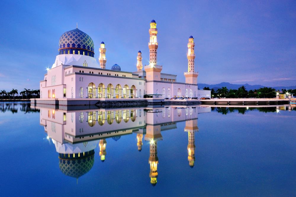 https://mdw-travel-data-us-east-1.s3.amazonaws.com/img/country/Malaysia/Kompleks-Negeri/img_03.jpg