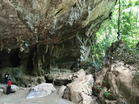 https://mdw-travel-data-us-east-1.s3.amazonaws.com/img/country/Malaysia/Kota-Gelanggi-Caves/img_01.jpg