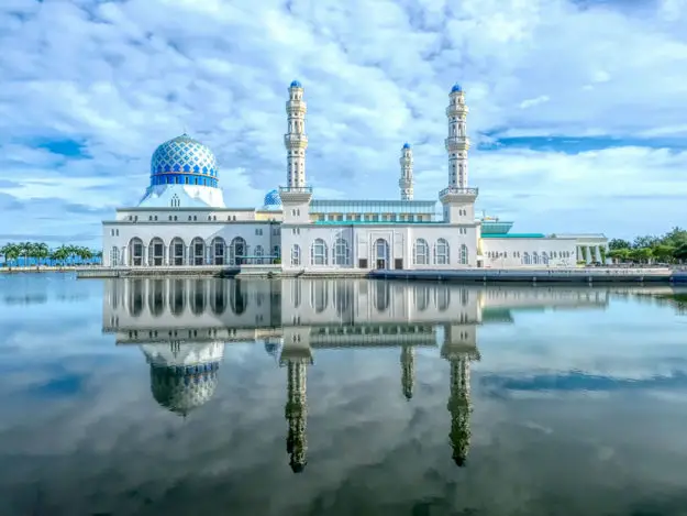https://mdw-travel-data-us-east-1.s3.amazonaws.com/img/country/Malaysia/Kota-Kinabalu-City-Mosque/img_00.jpg