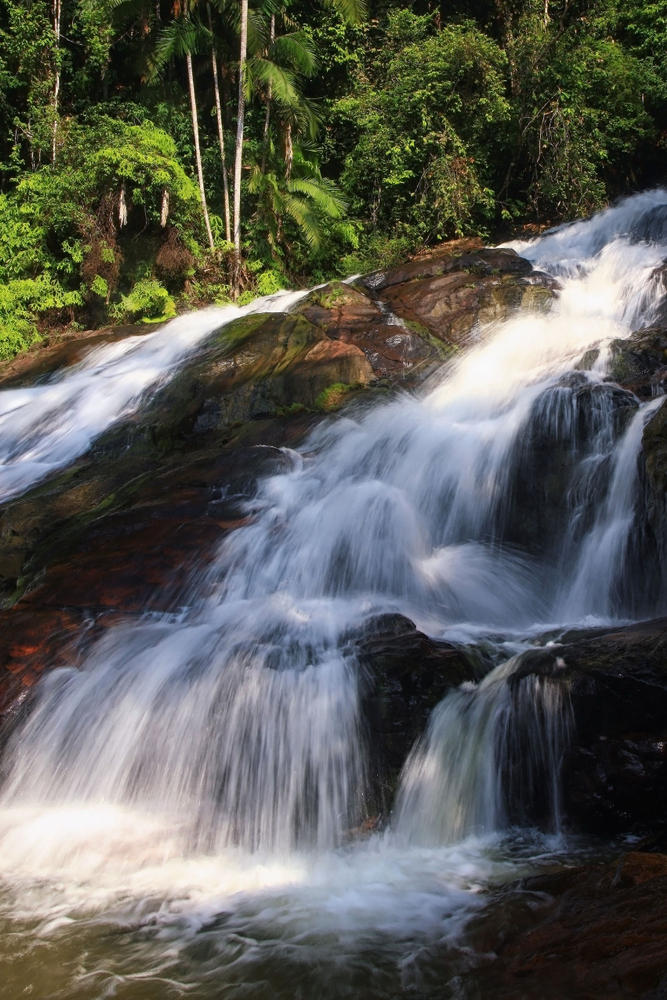 https://mdw-travel-data-us-east-1.s3.amazonaws.com/img/country/Malaysia/Kota-Tinggi-Waterfalls/img_00.jpg