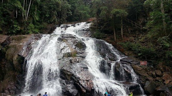https://mdw-travel-data-us-east-1.s3.amazonaws.com/img/country/Malaysia/Kota-Tinggi-Waterfalls/img_01.jpg